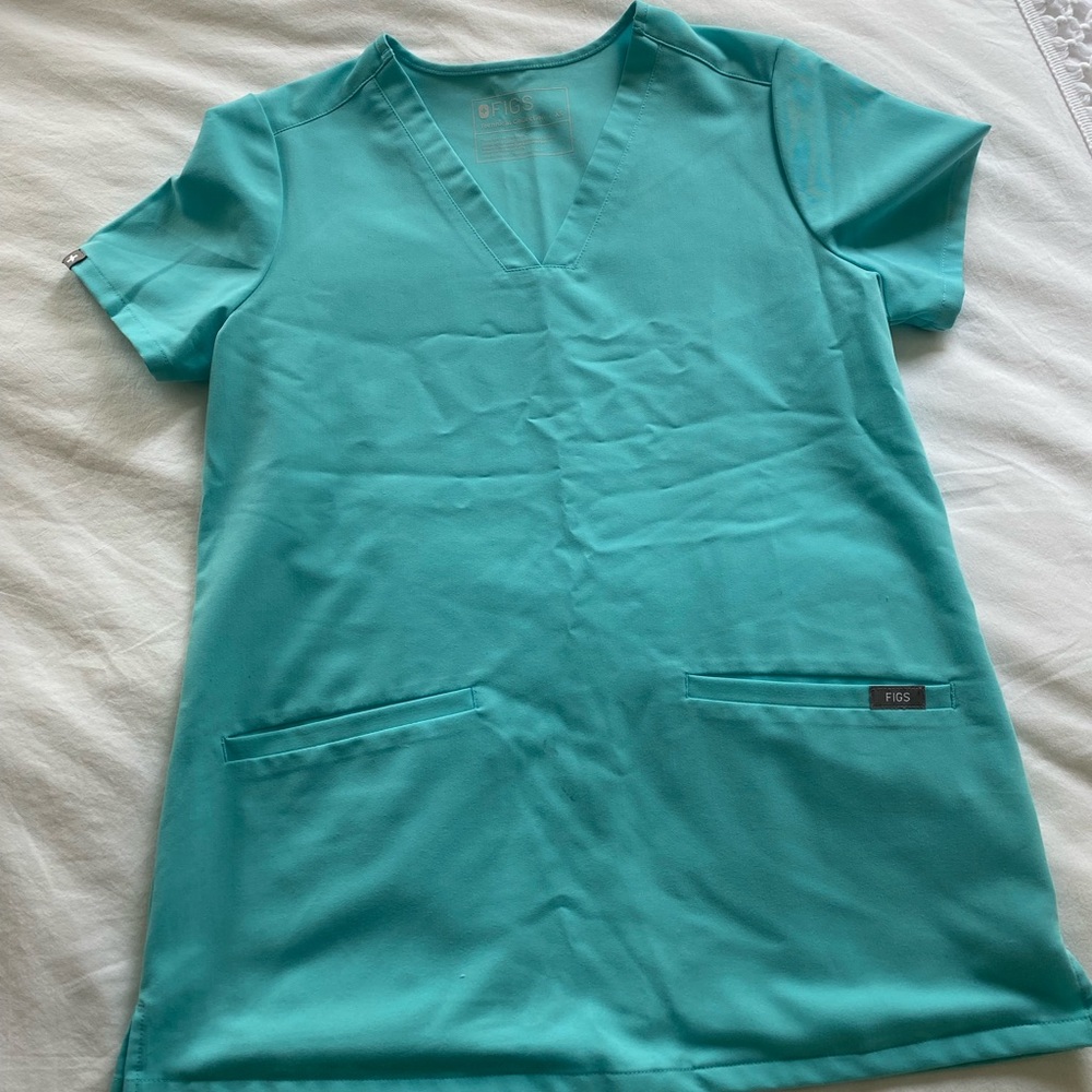 Figs 3 pocket scrub top - worn twice